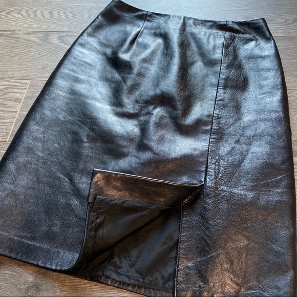 Danier Dresses & Skirts - Danier Leather Front Slit Pencil Skirt sz6